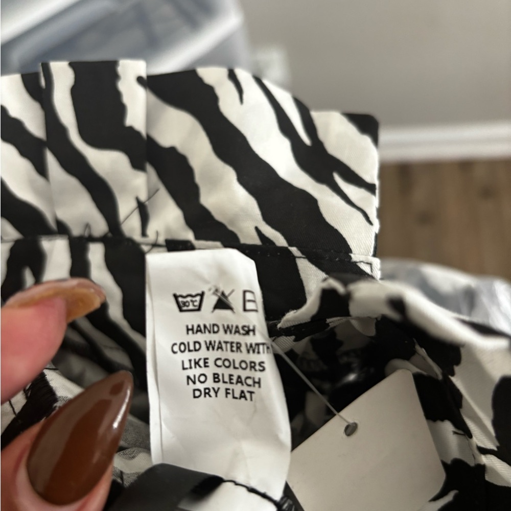 Women's Black & White Zebra Print Belted Paper Bag Cargo Pants - Picture 5 of 6